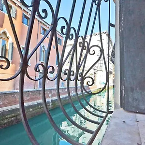 Apartment San Barnaba On The Canal, Venedig